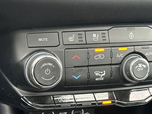 Used 2023 Dodge Durango GT image 29