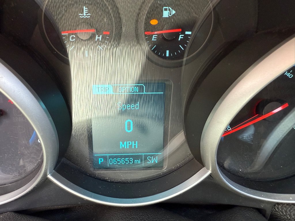 Used 2015 Chevrolet Cruze LT w/ Technology Package FWD image 12