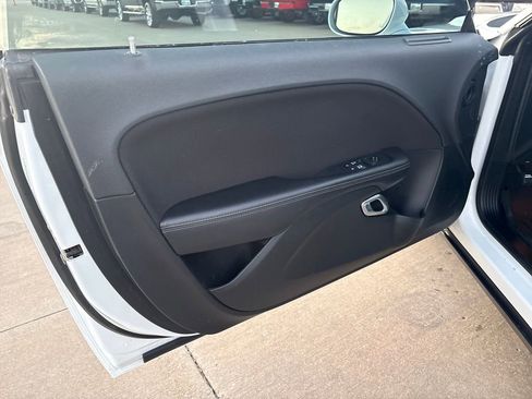 Used 2018 Dodge Challenger SXT image 15