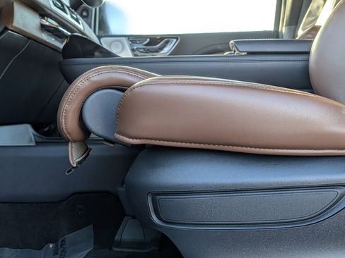 Used 2024 Lincoln Navigator L Reserve image 24