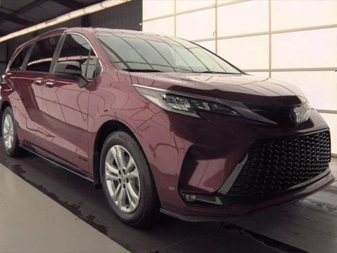 Certified 2021 Toyota Sienna XSE w/ XSE Plus Package AWD/4WD image 1