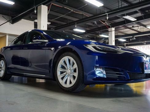 Used 2018 Tesla Model S AWD image 2