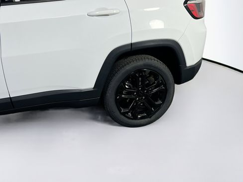 Used 2022 Jeep Compass Limited image 28