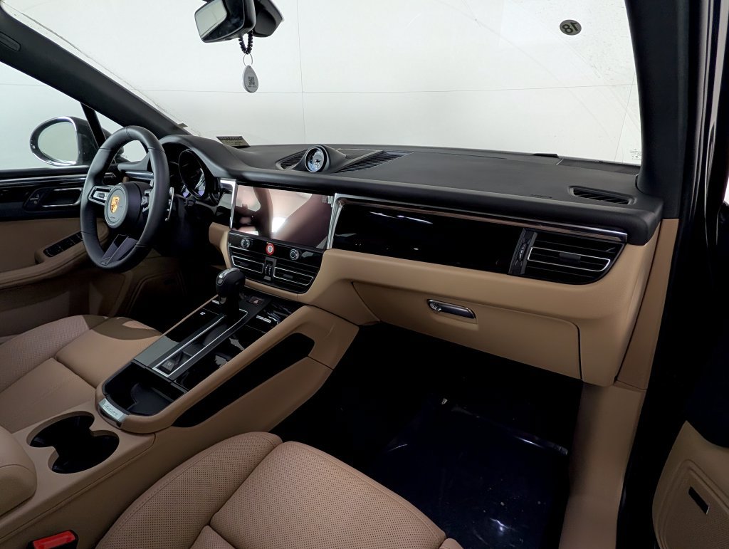 New 2026 Porsche Macan AWD/4WD image 19