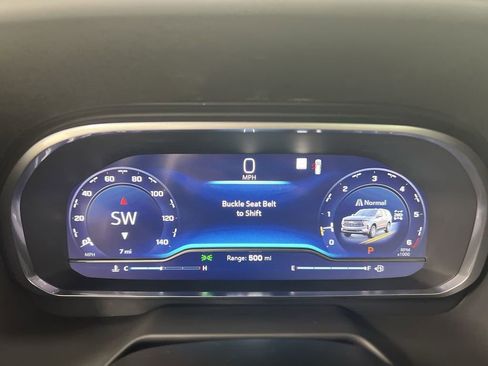 Used 2023 Chevrolet Tahoe Z71 w/ Luxury Package image 11