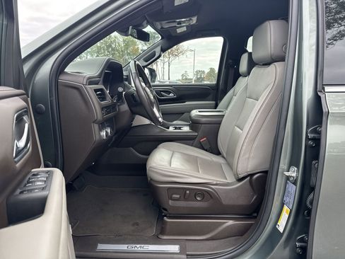 Used 2023 GMC Yukon XL SLT image 16