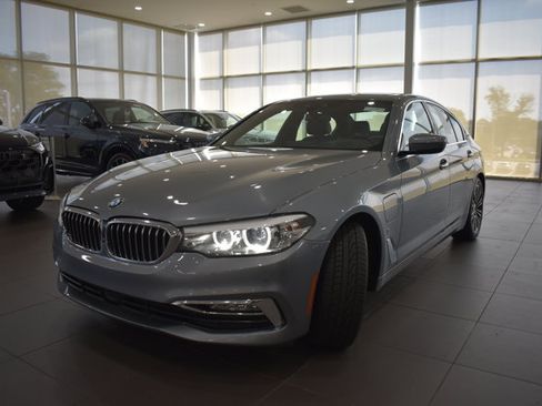 Used 2018 BMW 530e xDrive AWD/4WD image 3