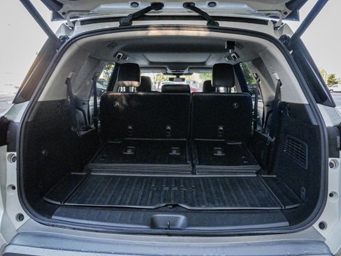 Used 2024 Nissan Pathfinder Platinum w/ Cargo Package image 33