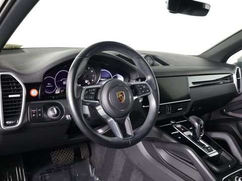 Certified 2023 Porsche Cayenne AWD/4WD image 4