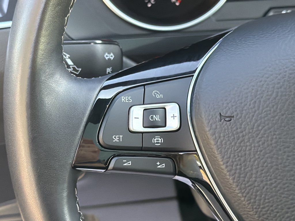 Used 2020 Volkswagen Tiguan SE R-Line FWD image 25
