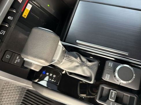 Used 2024 Toyota Tundra Platinum AWD/4WD image 24