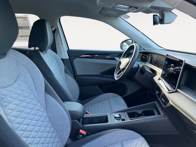Certified 2025 Volkswagen Tiguan S AWD/4WD image 15