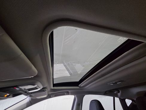 Used 2024 Subaru Crosstrek 2.0i Premium image 27