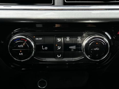 Used 2025 Chevrolet Trax LT FWD image 20