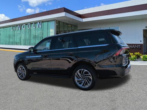 New 2026 Lincoln Navigator Premiere AWD/4WD image 6