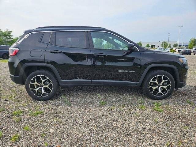 Used 2025 Jeep Compass Limited AWD/4WD image 8