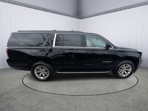 Used 2020 GMC Yukon XL SLT image 2