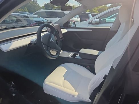 Used 2024 Tesla Model Y Long Range AWD/4WD image 3