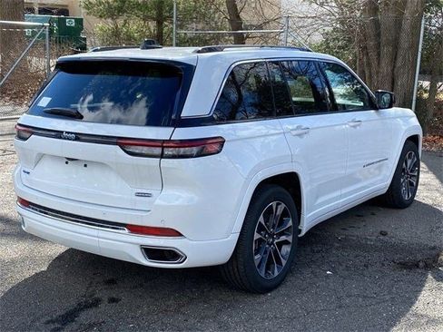 New 2022 Jeep Grand Cherokee Overland image 3
