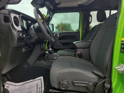 Used 2025 Jeep Wrangler Unlimited Sport AWD/4WD image 11