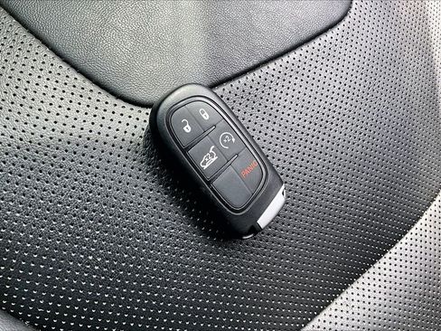 Used 2020 Jeep Cherokee Limited AWD/4WD image 28