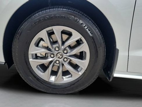 Certified 2026 Toyota Sienna XLE FWD image 26