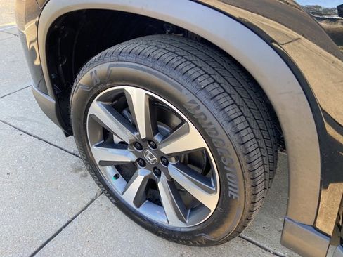 Used 2025 Honda Pilot Elite image 25