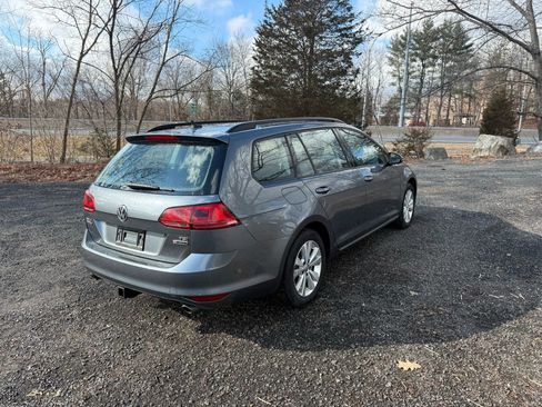 Used 2017 Volkswagen Golf S image 4