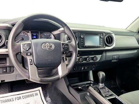 Used 2019 Toyota Tacoma SR5 AWD/4WD image 11