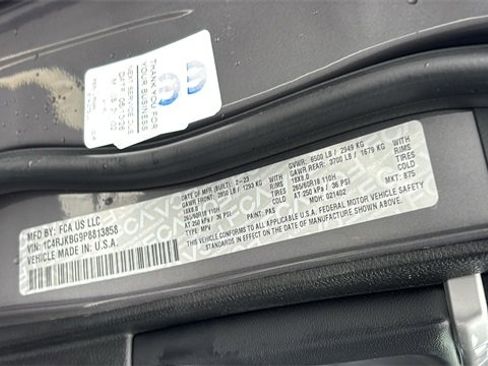 Used 2023 Jeep Grand Cherokee L Limited w/ Luxury Tech Group II image 32