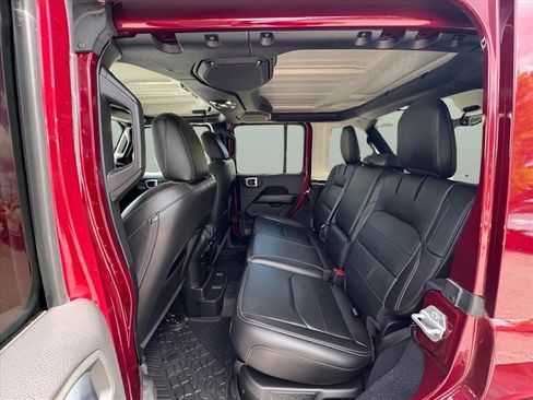 Used 2022 Jeep Wrangler Unlimited Sahara AWD/4WD image 13