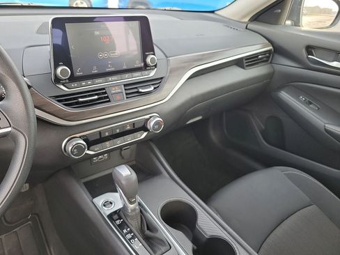 Used 2025 Nissan Altima 2.5 SV FWD image 20