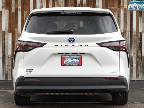 Used 2024 Toyota Sienna LE AWD/4WD image 5