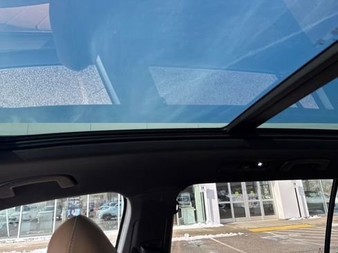 Certified 2024 Volkswagen Tiguan SE w/ Panoramic Sunroof Package image 29