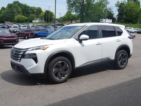 Used 2024 Nissan Rogue SV FWD image 6