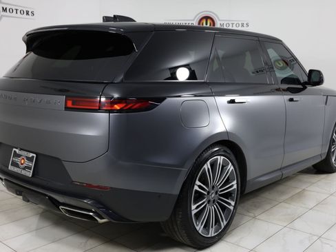 Used 2024 Land Rover Range Rover Sport SE AWD/4WD image 3