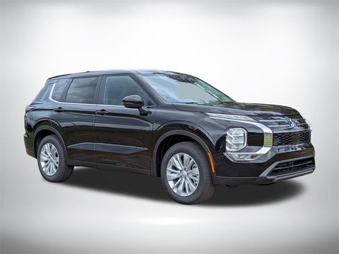 New 2026 Mitsubishi Outlander ES image 2