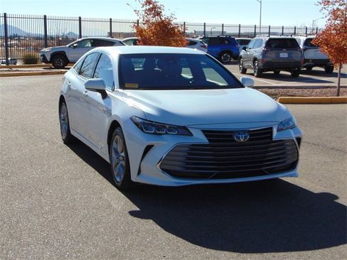 Used 2021 Toyota Avalon XLE image 9