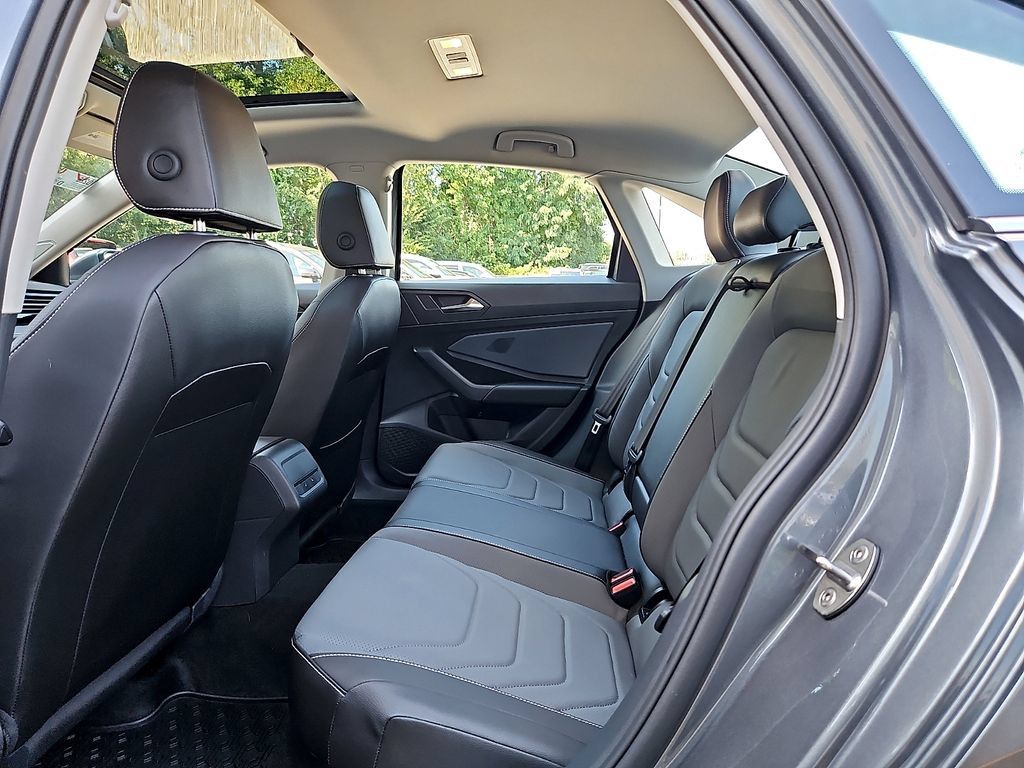 Certified 2025 Volkswagen Jetta SEL FWD image 11