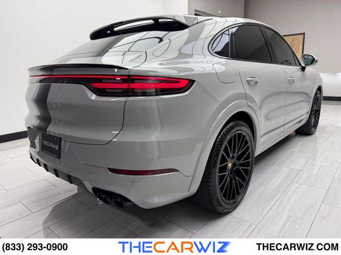 Used 2023 Porsche Cayenne GTS image 31