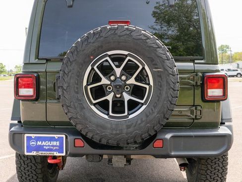 Used 2023 Jeep Wrangler Unlimited Rubicon w/ Cold Weather Group AWD/4WD image 7