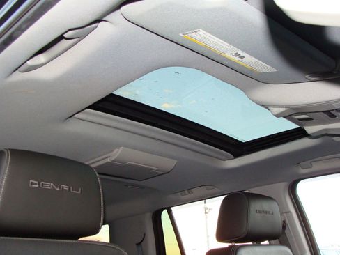 Used 2019 GMC Yukon Denali w/ Denali Ultimate Package image 14