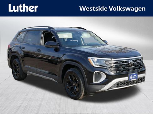 Certified 2025 Volkswagen Atlas Peak Edition SE AWD/4WD image 1
