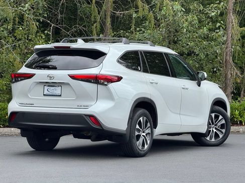 Used 2022 Toyota Highlander XLE AWD/4WD image 51