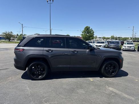 Used 2023 Jeep Grand Cherokee Altitude AWD/4WD image 14