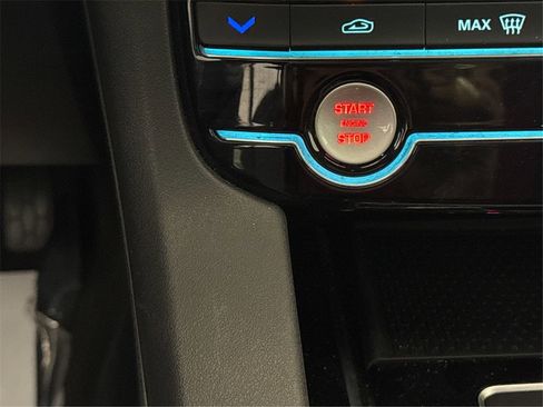 Used 2020 Jaguar F-PACE Premium image 29