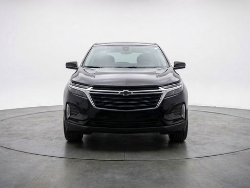 Used 2025 Chevrolet Equinox LT image 2