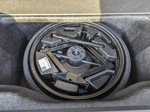 Used 2025 Rivian R1S Adventure image 41