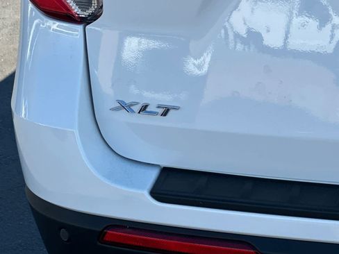 Used 2022 Ford Explorer XLT image 32