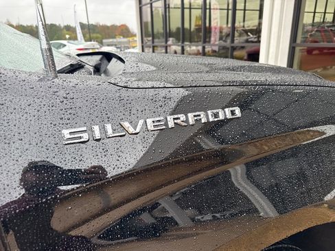 Used 2020 Chevrolet Silverado 1500 Custom w/ Custom Value Package image 8